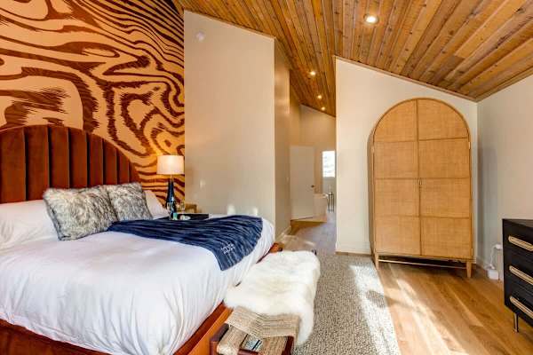 Abode at Aspen Hollow, ski-in/ski-out, hot tub, luxury remodel