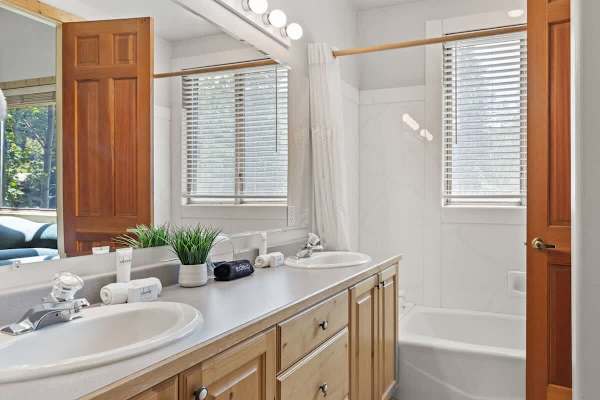 Abode at Snow Cloud, hot tub, pool table, lower Deer Valley