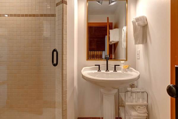 Abode on Success View, ski-in/ski-out, hot tub, pool table, Deer Valley views
