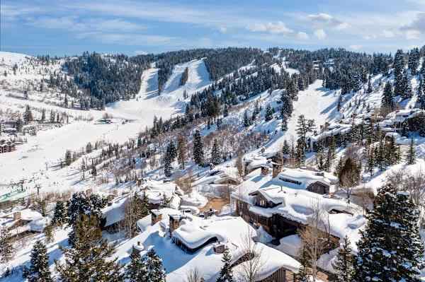 Abode on Success View, ski-in/ski-out, hot tub, pool table, Deer Valley views