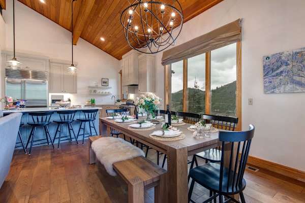 Abode on Success View, ski-in/ski-out, hot tub, pool table, Deer Valley views