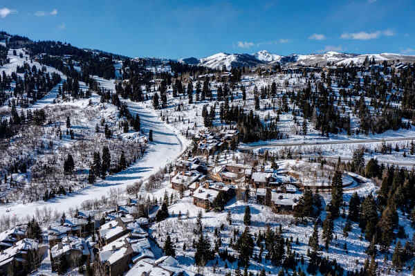 Abode on Success View, ski-in/ski-out, hot tub, pool table, Deer Valley views