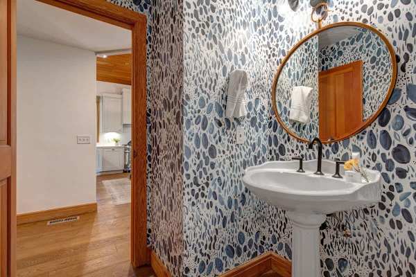 Abode on Success View, ski-in/ski-out, hot tub, pool table, Deer Valley views