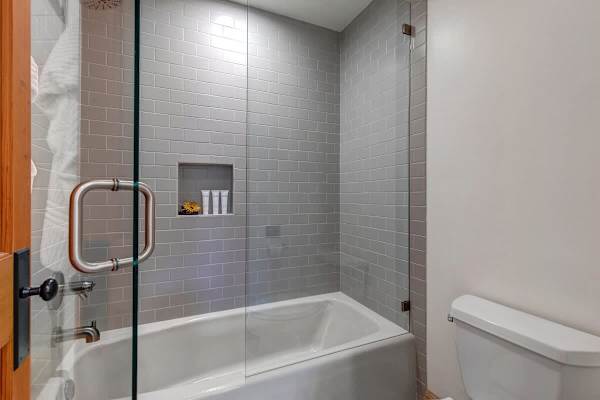 Abode on Success View, ski-in/ski-out, hot tub, pool table, Deer Valley views