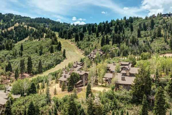 Abode on Success View, ski-in/ski-out, hot tub, pool table, Deer Valley views