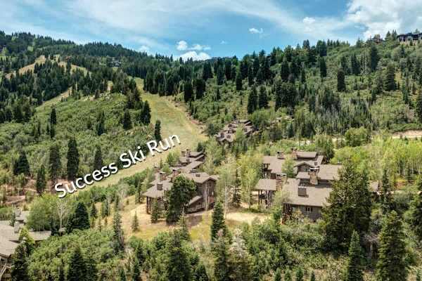 Abode on Success View, ski-in/ski-out, hot tub, pool table, Deer Valley views