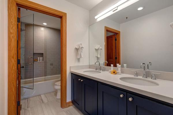Abode on Success View, ski-in/ski-out, hot tub, pool table, Deer Valley views