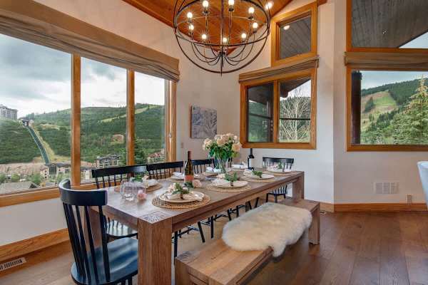 Abode on Success View, ski-in/ski-out, hot tub, pool table, Deer Valley views
