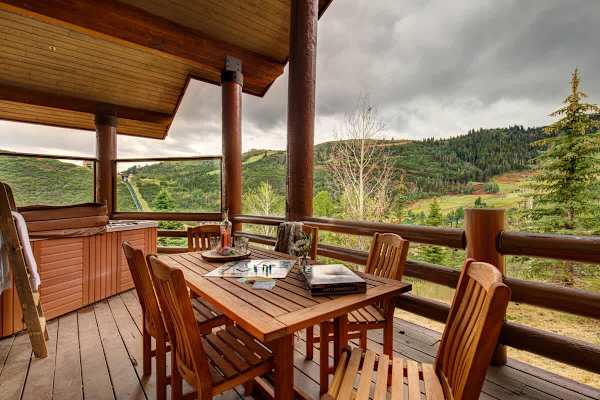 Abode on Success View, ski-in/ski-out, hot tub, pool table, Deer Valley views