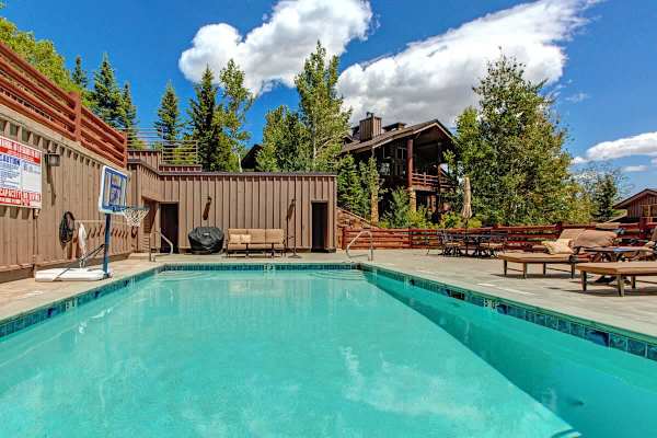Abode on Success View, ski-in/ski-out, hot tub, pool table, Deer Valley views