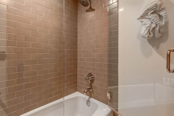 Abode on Success View, ski-in/ski-out, hot tub, pool table, Deer Valley views
