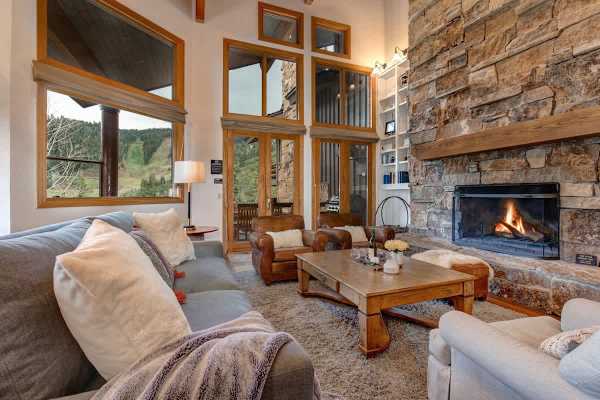 Abode on Success View, ski-in/ski-out, hot tub, pool table, Deer Valley views