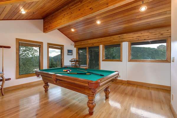 Abode on Success View, ski-in/ski-out, hot tub, pool table, Deer Valley views