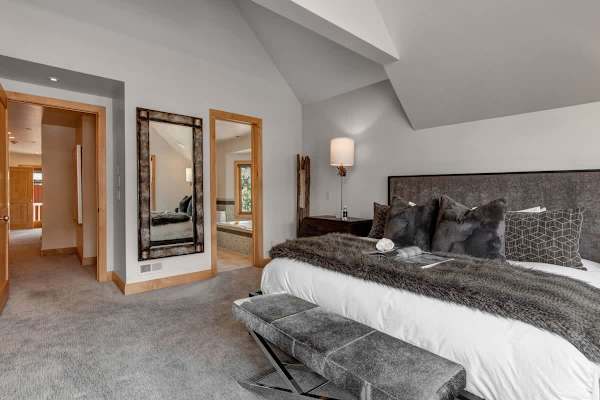 Abode at Snowdancer, private hot tub, walk to town lift & Main Street
