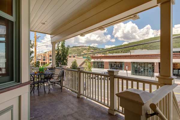 Abode at Snowdancer, private hot tub, walk to town lift & Main Street