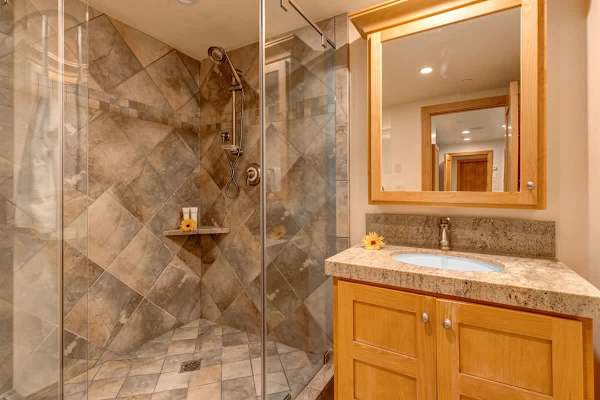 Abode at Snowdancer, private hot tub, walk to town lift & Main Street