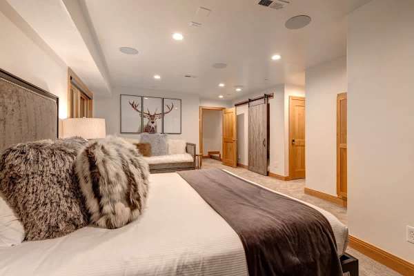 Abode at Snowdancer, private hot tub, walk to town lift & Main Street