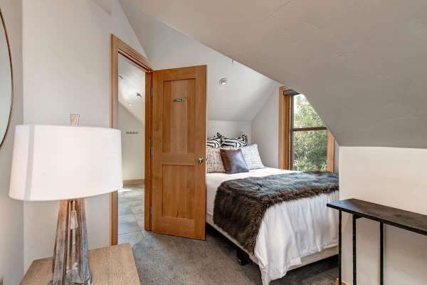 Abode at Snowdancer, private hot tub, walk to town lift & Main Street