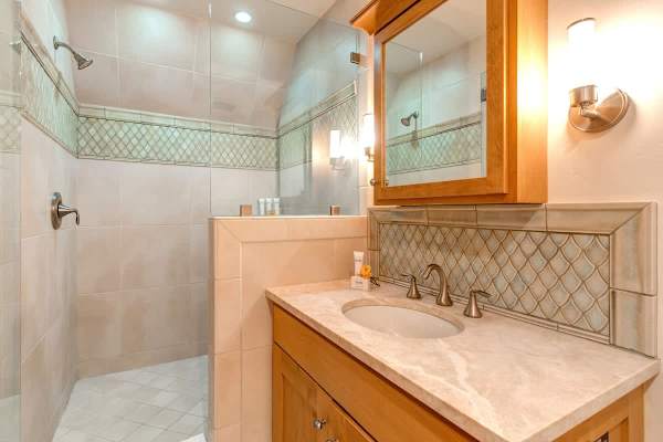 Abode at Snowdancer, private hot tub, walk to town lift & Main Street