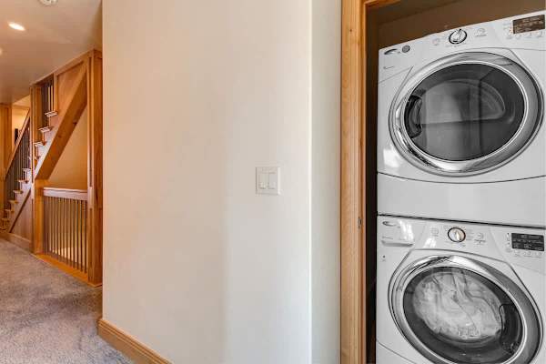 Abode at Snowdancer, private hot tub, walk to town lift & Main Street