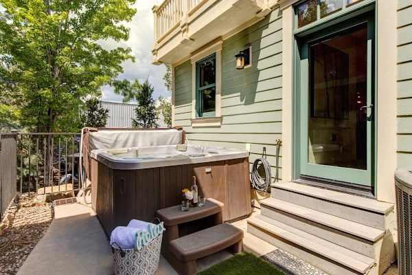Abode at Snowdancer, private hot tub, walk to town lift & Main Street