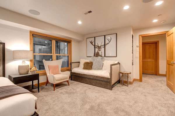 Abode at Snowdancer, private hot tub, walk to town lift & Main Street