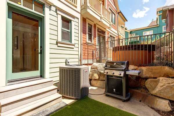 Abode at Snowdancer, private hot tub, walk to town lift & Main Street