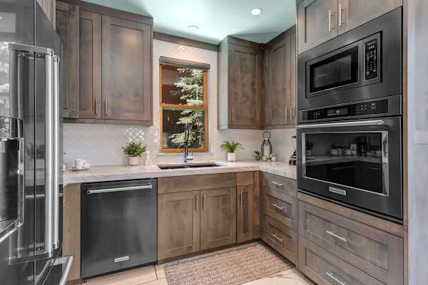 Abode at Snowdancer, private hot tub, walk to town lift & Main Street
