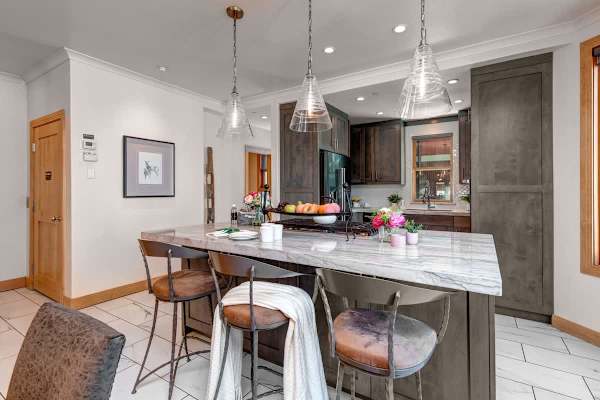 Abode at Snowdancer, private hot tub, walk to town lift & Main Street