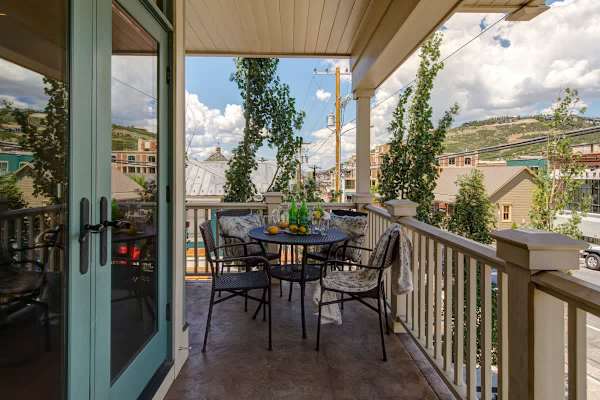 Abode at Snowdancer, private hot tub, walk to town lift & Main Street