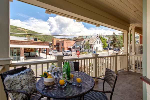 Abode at Snowdancer, private hot tub, walk to town lift & Main Street