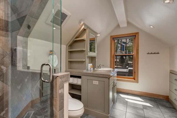 Abode at Snowdancer, private hot tub, walk to town lift & Main Street