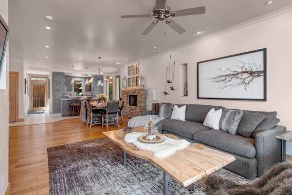 Abode at Snowdancer, private hot tub, walk to town lift & Main Street