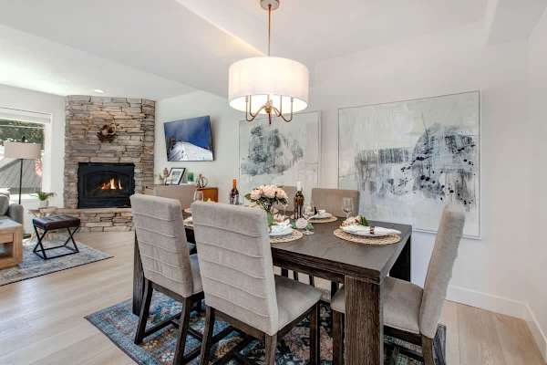Abode at King's Gold, private hot tub, steps to Main Street, Old Town