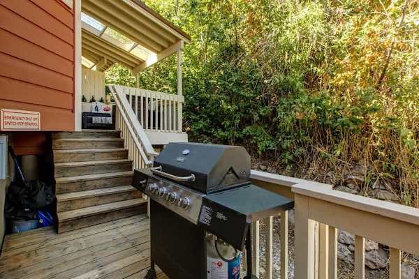 Abode at King's Gold, private hot tub, steps to Main Street, Old Town