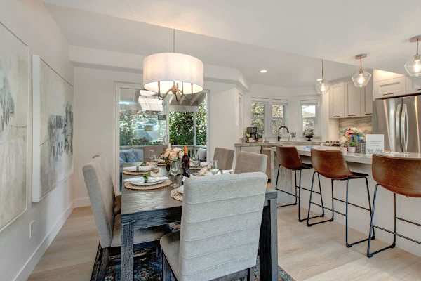 Abode at King's Gold, private hot tub, steps to Main Street, Old Town