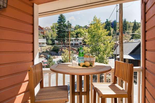Abode at King's Gold, private hot tub, steps to Main Street, Old Town