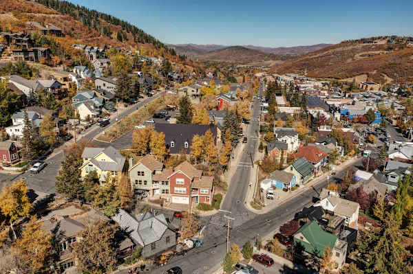 Abode at King's Gold, private hot tub, steps to Main Street, Old Town
