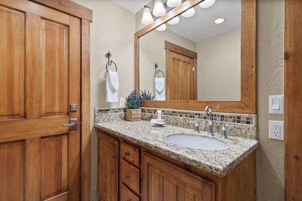 Abode at Bristlecone, private hot tub, direct views of Deer Valley