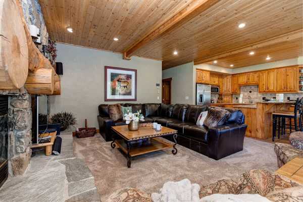 Abode at Bristlecone, private hot tub, direct views of Deer Valley