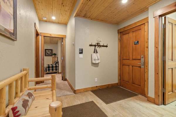 Abode at Bristlecone, private hot tub, direct views of Deer Valley