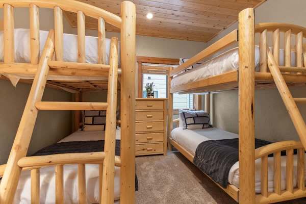 Abode at Bristlecone, private hot tub, direct views of Deer Valley