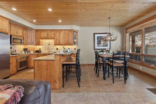 Abode at Bristlecone, private hot tub, direct views of Deer Valley