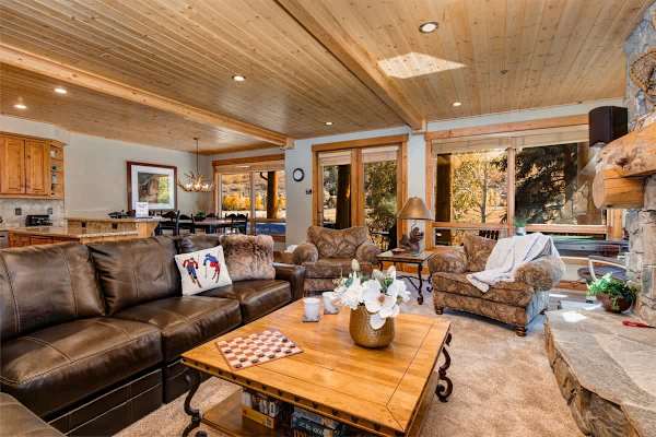 Abode at Bristlecone, private hot tub, direct views of Deer Valley