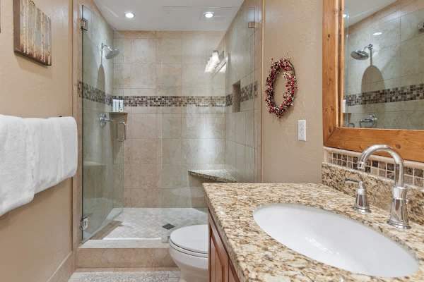 Abode at Bristlecone, private hot tub, direct views of Deer Valley