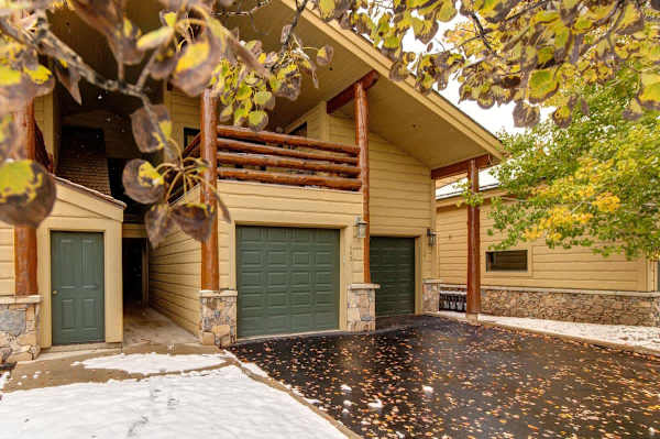 Abode at Bristlecone, private hot tub, direct views of Deer Valley