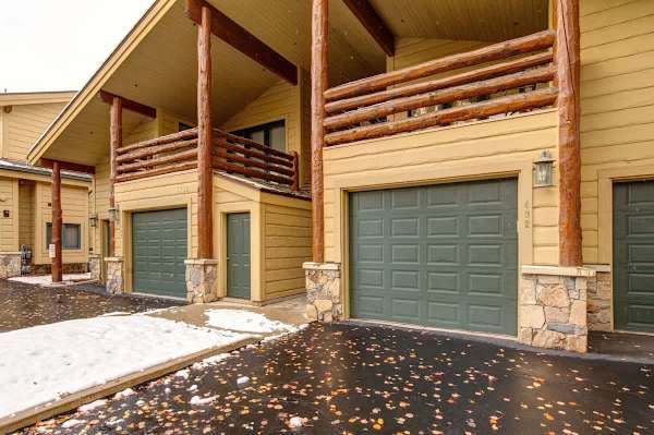 Abode at Bristlecone, private hot tub, direct views of Deer Valley