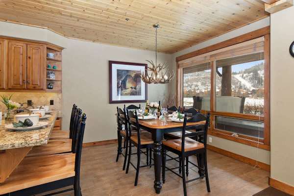 Abode at Bristlecone, private hot tub, direct views of Deer Valley