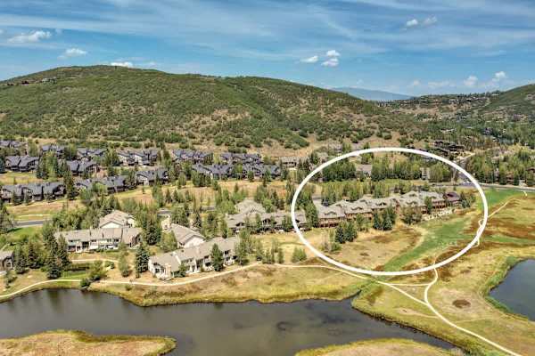 Abode at Bristlecone, private hot tub, direct views of Deer Valley