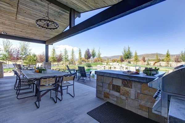 Abode at Journey's End, hot tub, fire pit, lake access, estate
